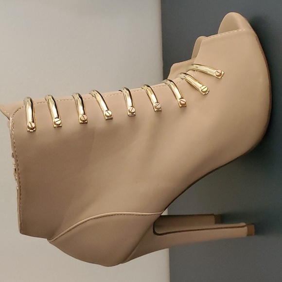 Heels - Picture 2 of 5